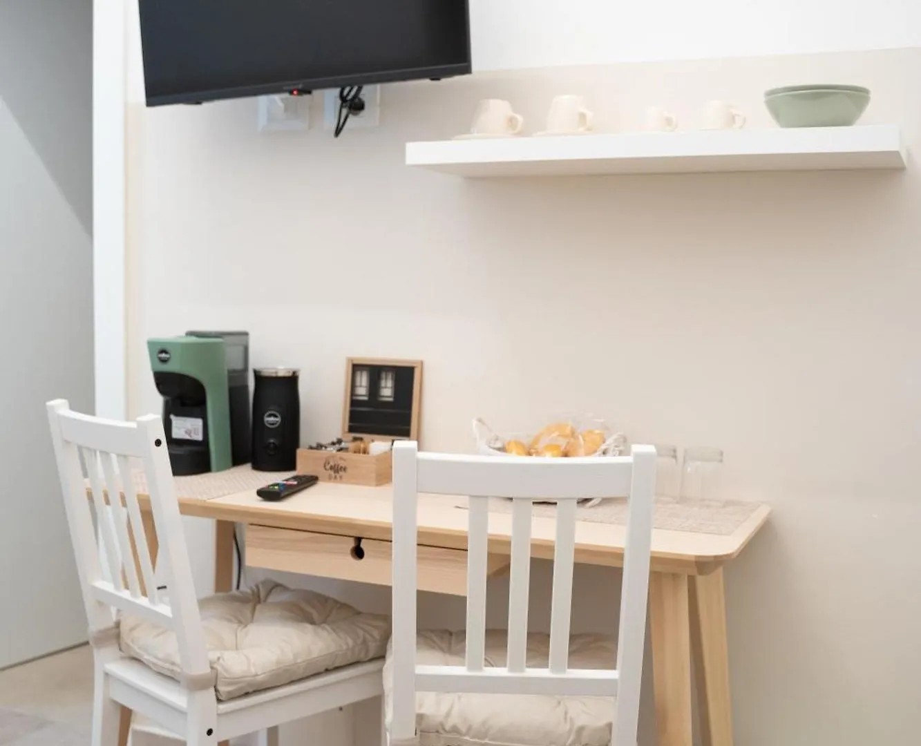 Bed and Breakfast Principe Amedeo 93 Bari 0*,  Italia